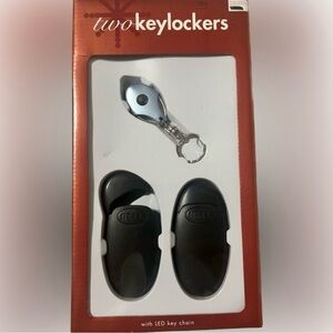 🍄NEW 2PC Magnetic Key Lockers LED Keychain Black Blue Auto Car Accessory